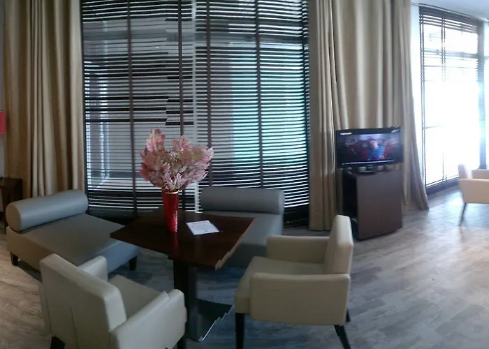 Du Centre 3* אנמסה