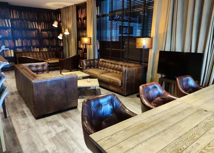 מלון Du Centre 3*