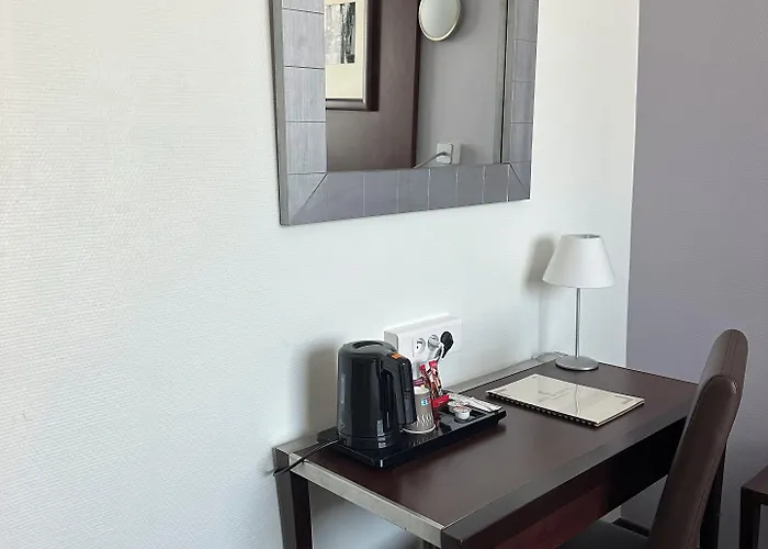 Du Centre 3* אנמסה