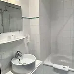 Du Centre מלון אנמסה