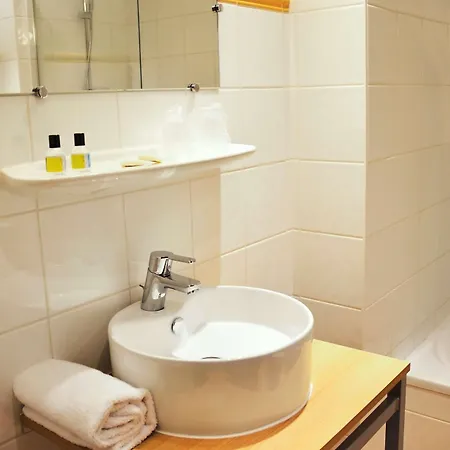 فندق Du Centre آنماس